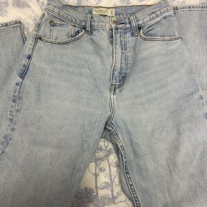 Abercrombie Curve Love - 90s Slim Straight Ultra High Rise